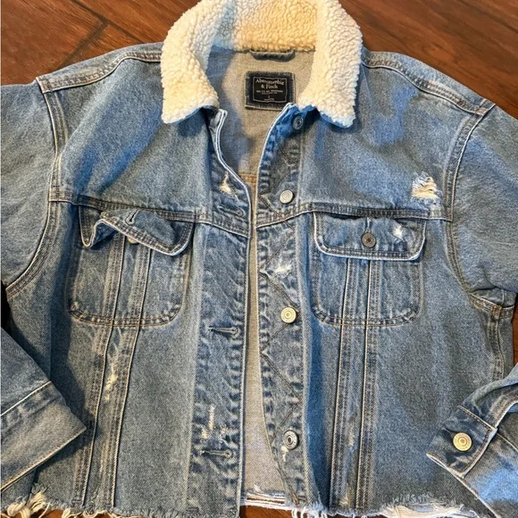 Abercrombie & Fitch Light Blue Denim Jacket with Cream Sherpa Collar - Picture 3 of 4
